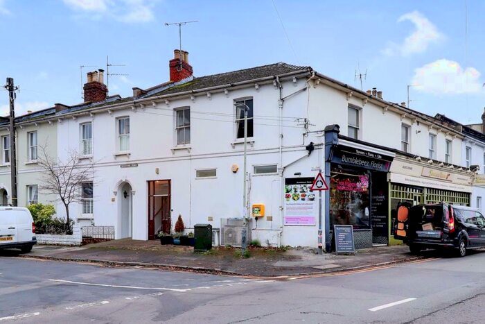 1 Bedroom Flat To Rent In Hewlett Road, GL52