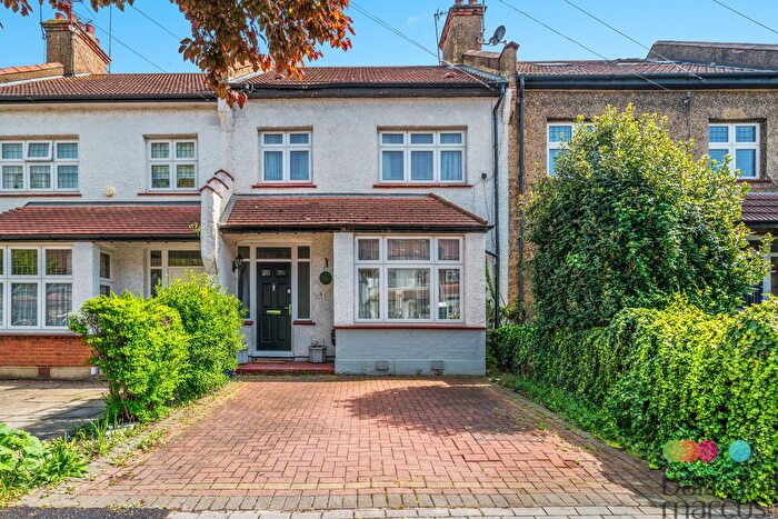 3 Bedroom Terraced House For Sale In Horsham Avenue, London, N12