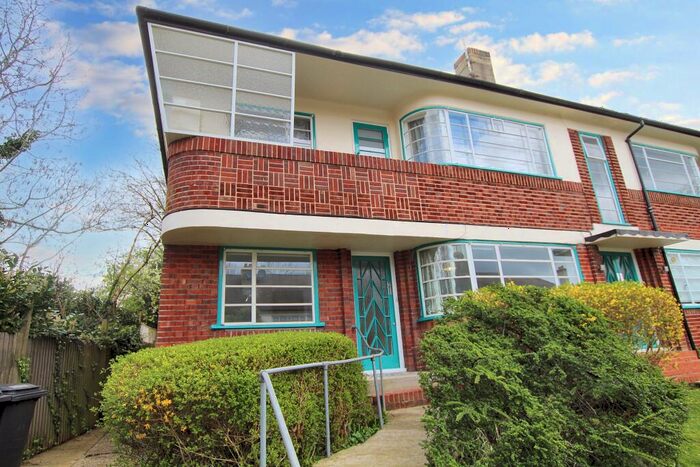 2 Bedroom Flat To Rent In Glenhill Close, (), Finchley, N3