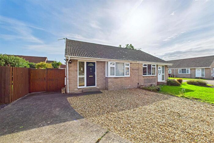 2 Bedroom Semi-Detached Bungalow For Sale In Modern Home In Quiet Clevedon Cul-de-sac, BS21