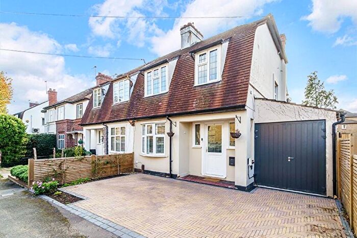 3 Bedroom Semi Detached House For Sale In Browns Road, Surbiton, KT5