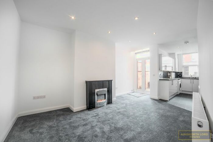 2 Bedroom End Of Terrace House To Rent In Lynwood Avenue, Darwen, BB3