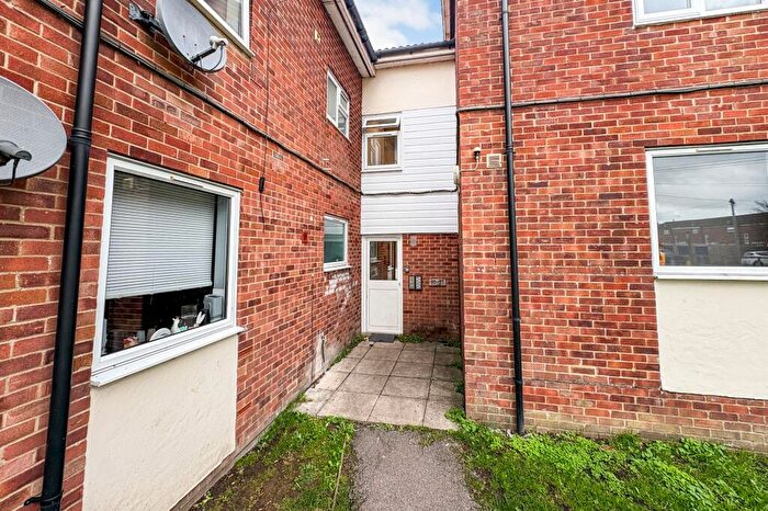 2 Bedroom Flat For Sale In Waiblingen Way, Devizes, Wiltshire, SN10