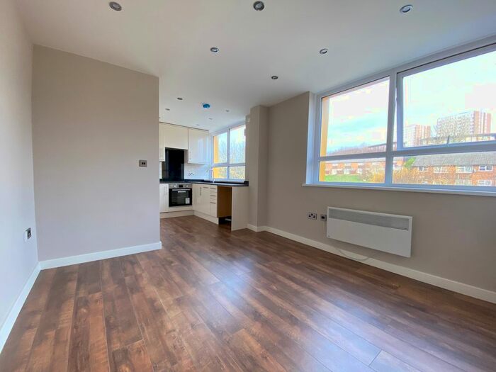 1 Bedroom Flat To Rent In Commercial Road, Leeds LS5