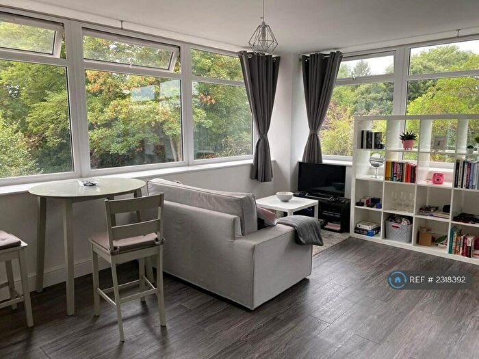 1 Bedroom Flat To Rent In Four Corners Chertsey, Chertsey, KT16