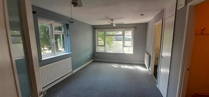 2 Bedroom Flat To Rent In Saffron Lane, Leicester, LE2