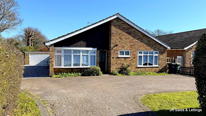 2 Bedroom Detached Bungalow For Sale In Jones Road, Goffs Oak, EN7