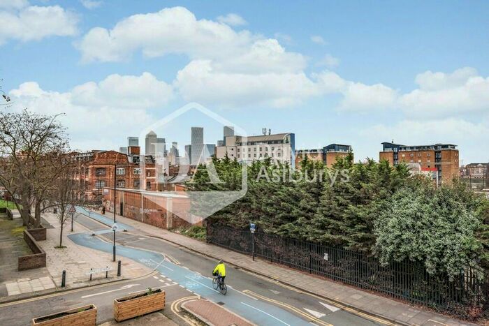 2 Bedroom Apartment To Rent In Cable Street, Limehouse Shadwell, London, E1W