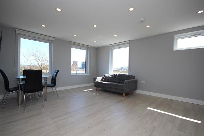 2 Bedroom Apartment To Rent In Neasden Lane, Neasden, NW10