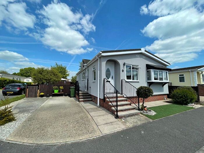 2 Bedroom Mobile Home For Sale In Grange Park Mobile Homes, Shamblehurst Lane South, Hedge End, SO30