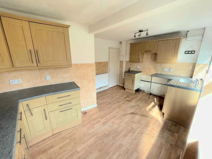 3 Bedroom Town House For Sale In Thorpe Garth, Leeds, LS10