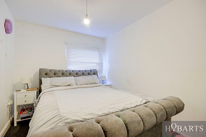 2 Bedroom Flat For Sale In Winkfield Road, Crown Close, N22