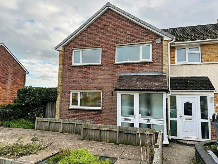 3 Bedroom Town House For Sale In Oakley Road, Shaw, Newbury, RG14