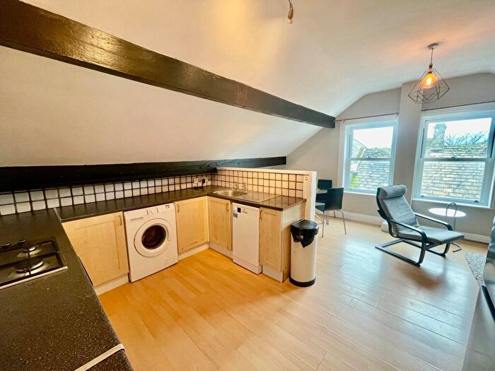 2 Bedroom Flat To Rent In New Street, Horsforth, Leeds, West Yorkshire, LS18