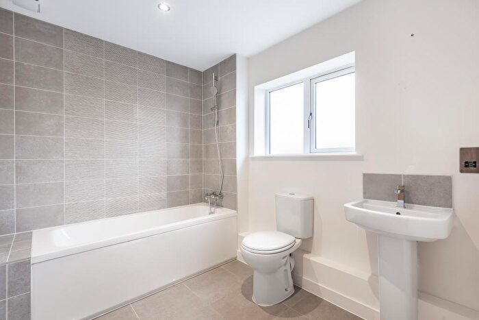 2 Bedroom Flat To Rent In Ainger Close, Aylesbury, HP19