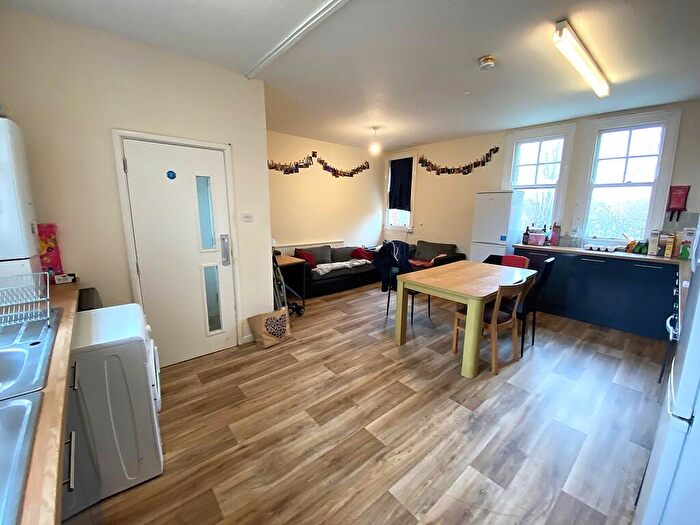 4 Bedroom Flat To Rent In Aylward Street, Portsmouth, PO1