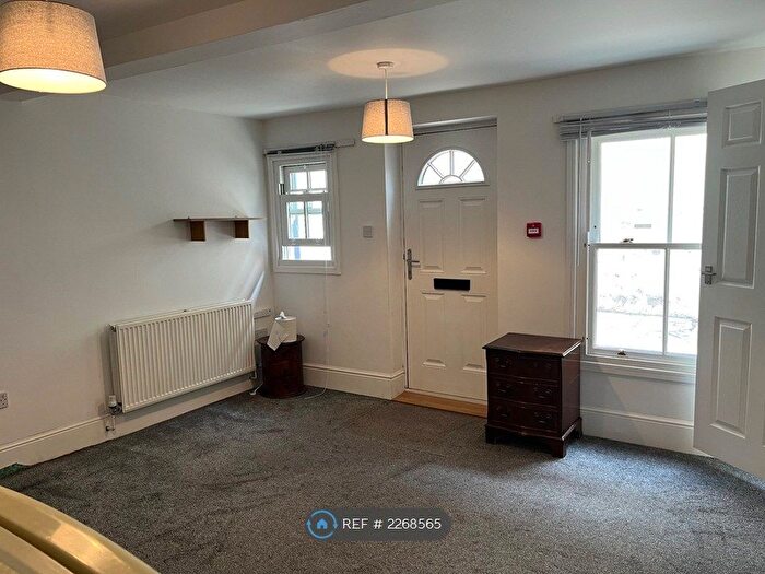 1 Bedroom Flat To Rent In Buckingham St, Aylesbury, HP20