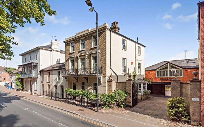 4 Bedroom Link Detached House For Sale In Chapel Field North, Norwich, NR2
