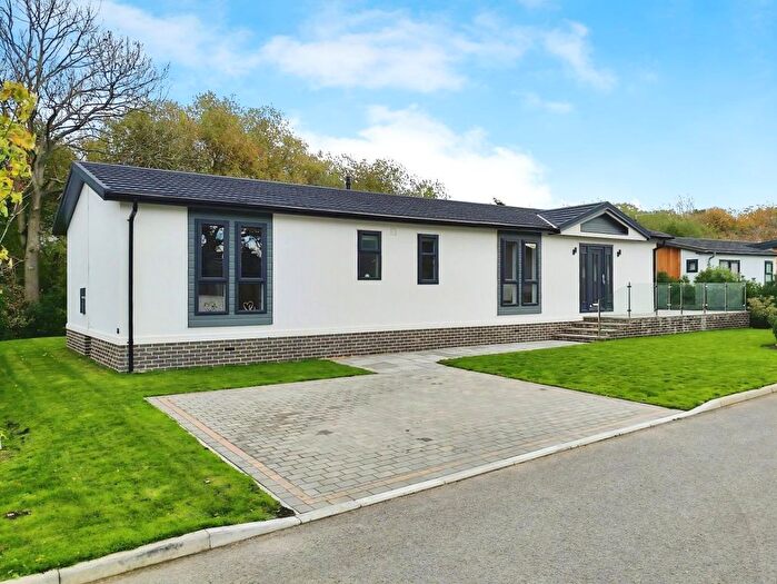 2 Bedroom Park Home For Sale In Benham Lane, Riseley, Reading, RG7