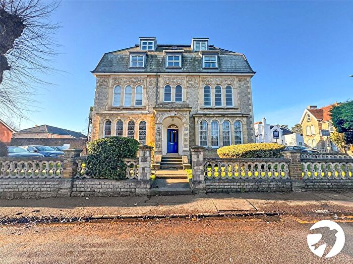 2 Bedroom Flat For Sale In St. Georges Square, Maidstone, Kent, ME16