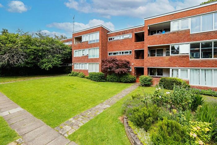 2 Bedroom Flat For Sale In Shaw Lane, Leeds, West Yorkshire, LS6