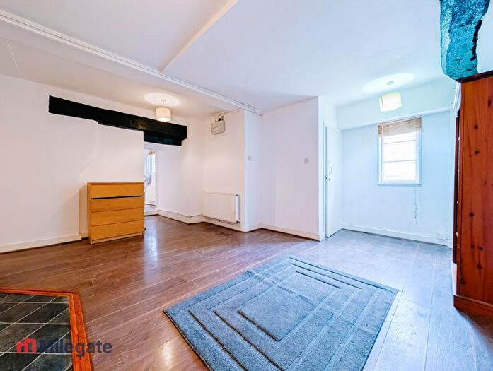 1 Bedroom Flat To Rent In Clifton Cottages, Eltham High Street, London, SE9