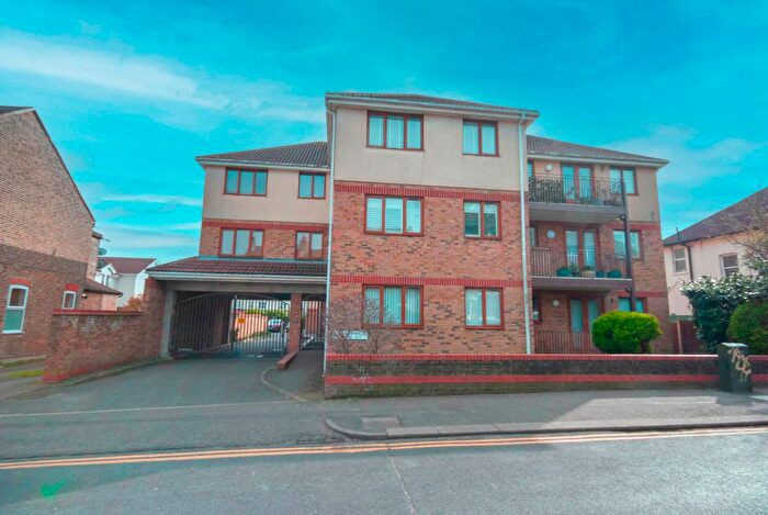 2 Bedroom Flat To Rent In The Grange, Glendale Gardens, Leigh-On-Sea, SS9
