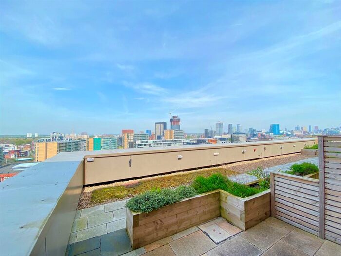 3 Bedroom Apartment To Rent In Sky Gardens, Spinners Way, Manchester, M15