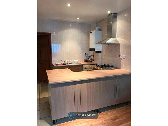 Studio To Rent In Hunters Grove, Harrow, HA3