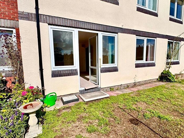 1 Bedroom Retirement Property For Sale In Brinton Lane, Hythe, Southampton, Hampshire, SO45