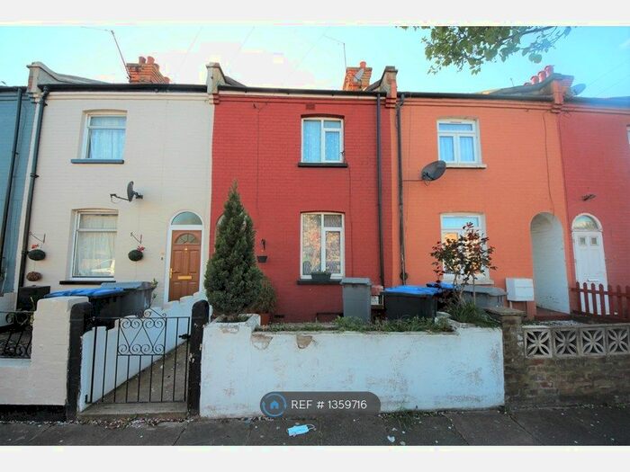 2 Bedroom Terraced House To Rent In Gresham Road, London, NW10