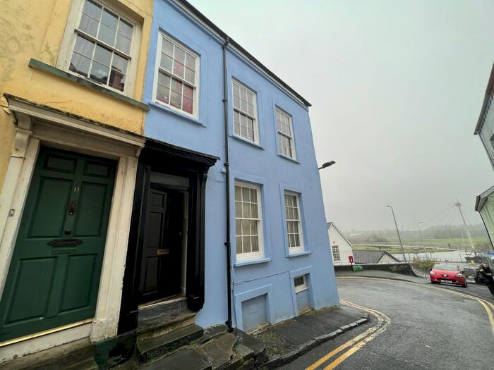 1 Bedroom Flat To Rent In Quay Street, Carmarthen, Carmarthenshire, SA31