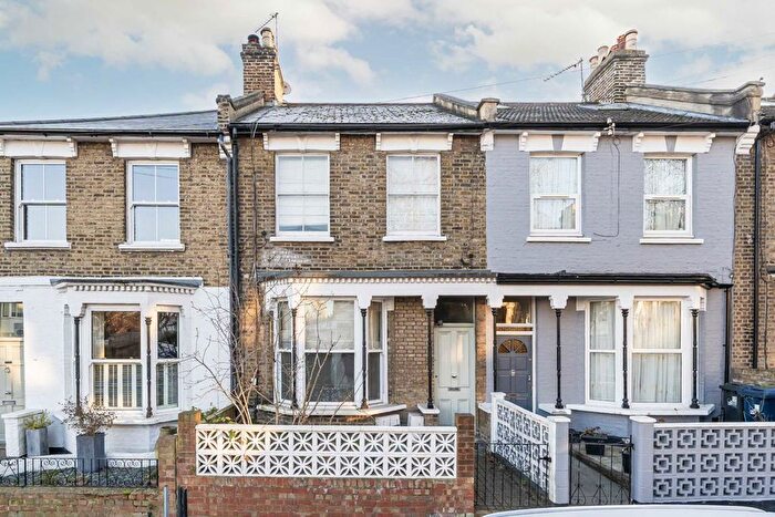 2 Bedroom Flat For Sale In Shakespeare Road, Acton, W3