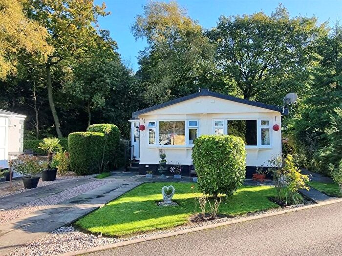 2 Bedroom Property For Sale In Juggins Lane, Earlswood, Solihull, Warwickshire, B94