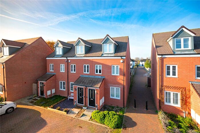 3 Bedroom Terraced House For Sale In Shakespeare Close, St. Albans, Hertfordshire, AL4