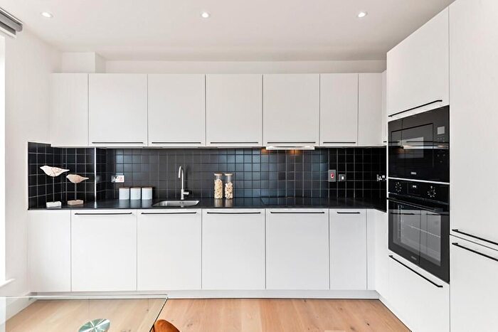 1 Bedroom Flat To Rent In Quest House, Escapade Place, Blackwall, E14