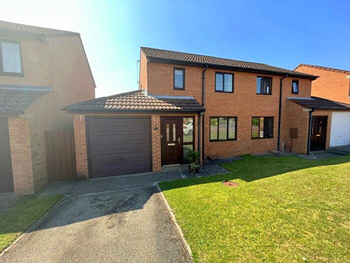 3 Bedroom Semi-Detached House To Rent In Farnham Close, Newton Hall, Durham, DH1