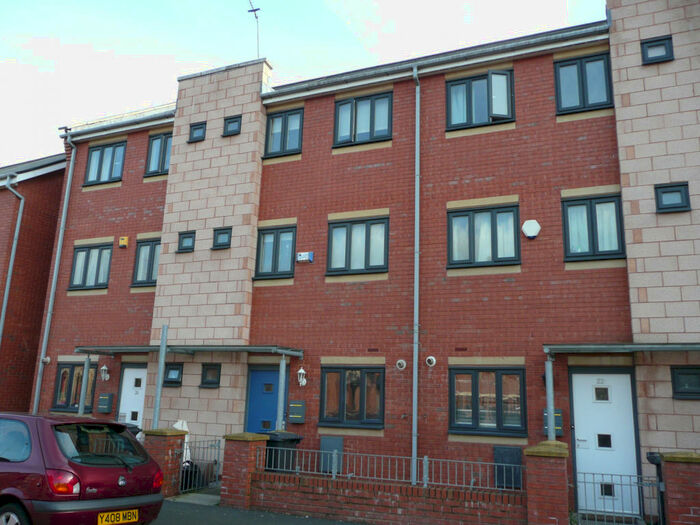 4 Bedroom Town House To Rent In Reilly Street, Hulme, Manchester., M15