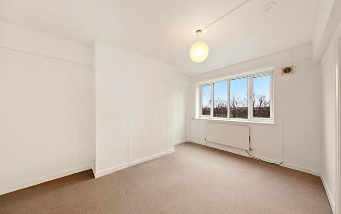 1 Bedroom Apartment To Rent In Clifton Hill, St John's Wood, London, NW8