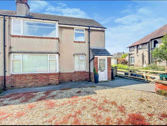 2 Bedroom Flat To Rent In Derwent Avenue, Morecambe, Morecambe, LA4