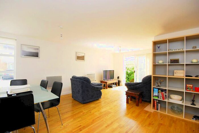 2 Bedroom Flat To Rent In Primrose Place, Isleworth, TW7