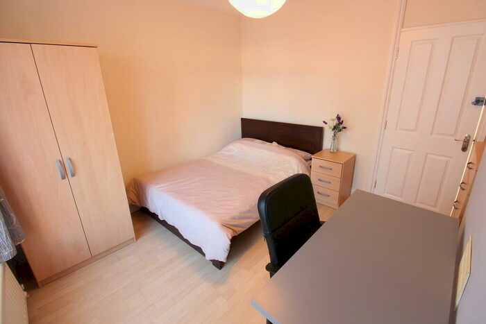5 Bedroom Apartment To Rent In Devonshire Road, Southampton, SO15