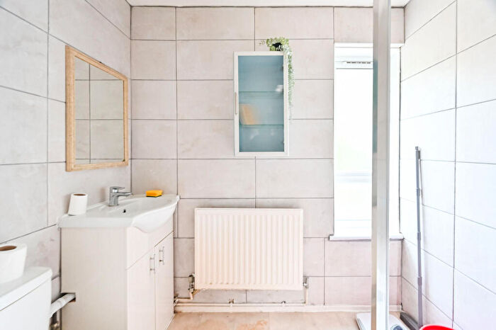 4 Bedroom Maisonette For Sale In Vernon Road, , Bow, London, E3