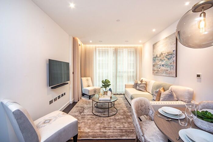 2 Bedroom Flat To Rent In Charles Clowes Walk, SW11