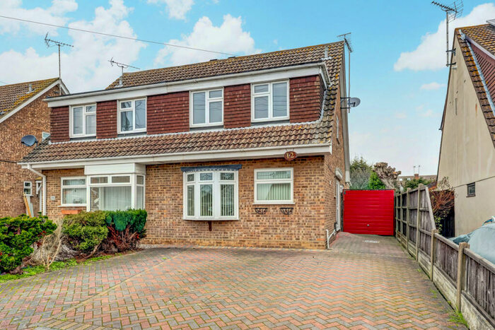 3 Bedroom Semi-Detached House To Rent In Albert Road, Rochford, SS4