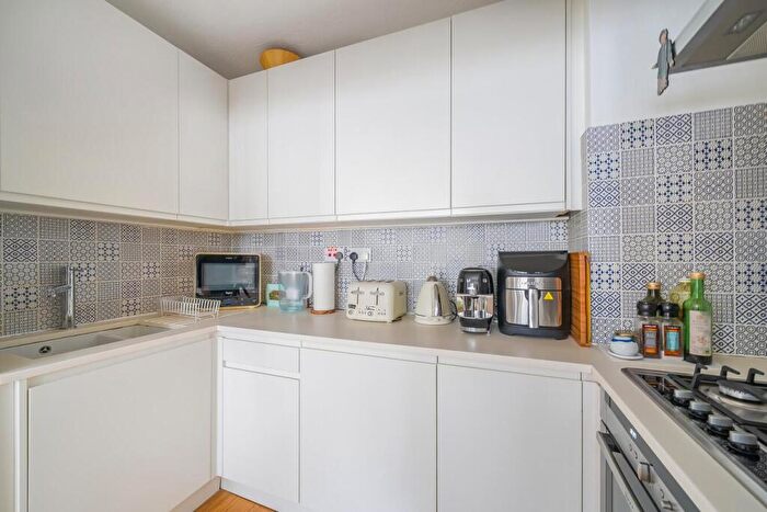 2 Bedroom Flat For Sale In Northwood Road, Highgate, N6