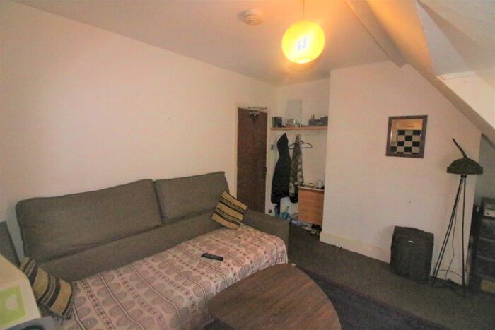 1 Bedroom Flat To Rent In Grosvenor Gardens, Bournemouth, BH1