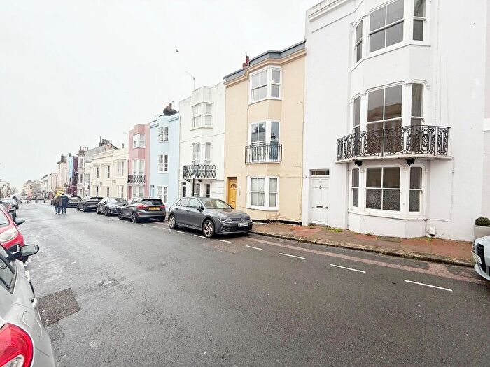 2 Bedroom Flat To Rent In Temple Street, BN1