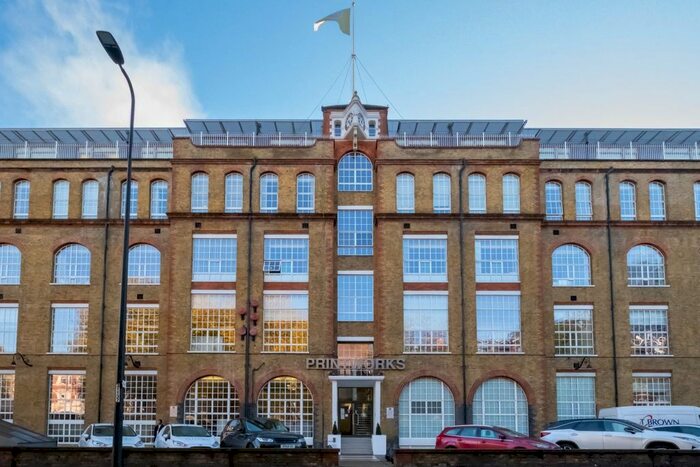 Studio To Rent In Clapham Road, London, SW9