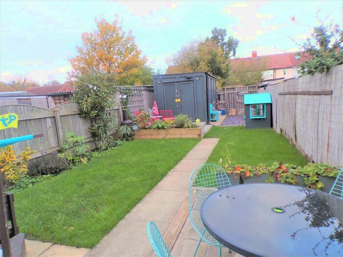 3 Bedroom Terraced House To Rent In Tennyson Avenue, Hull, HU5